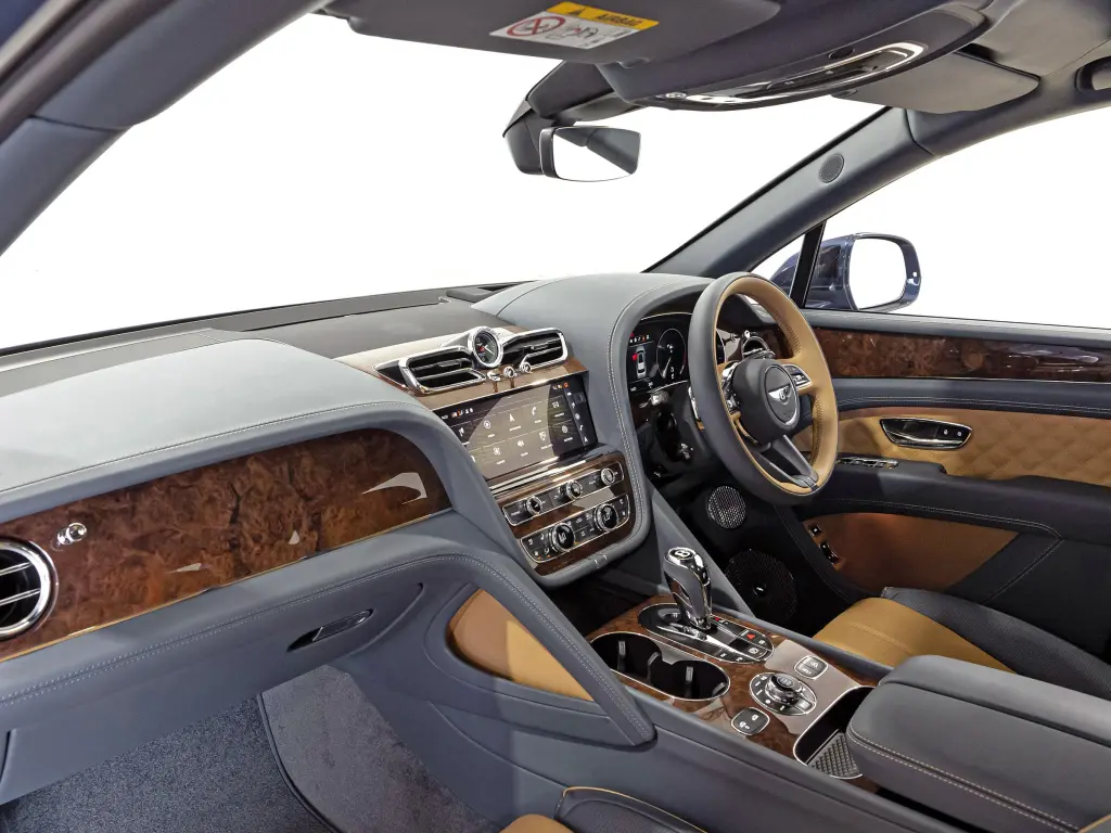 Bentley Bentayga (2021-) finished in Light Sapphire with
